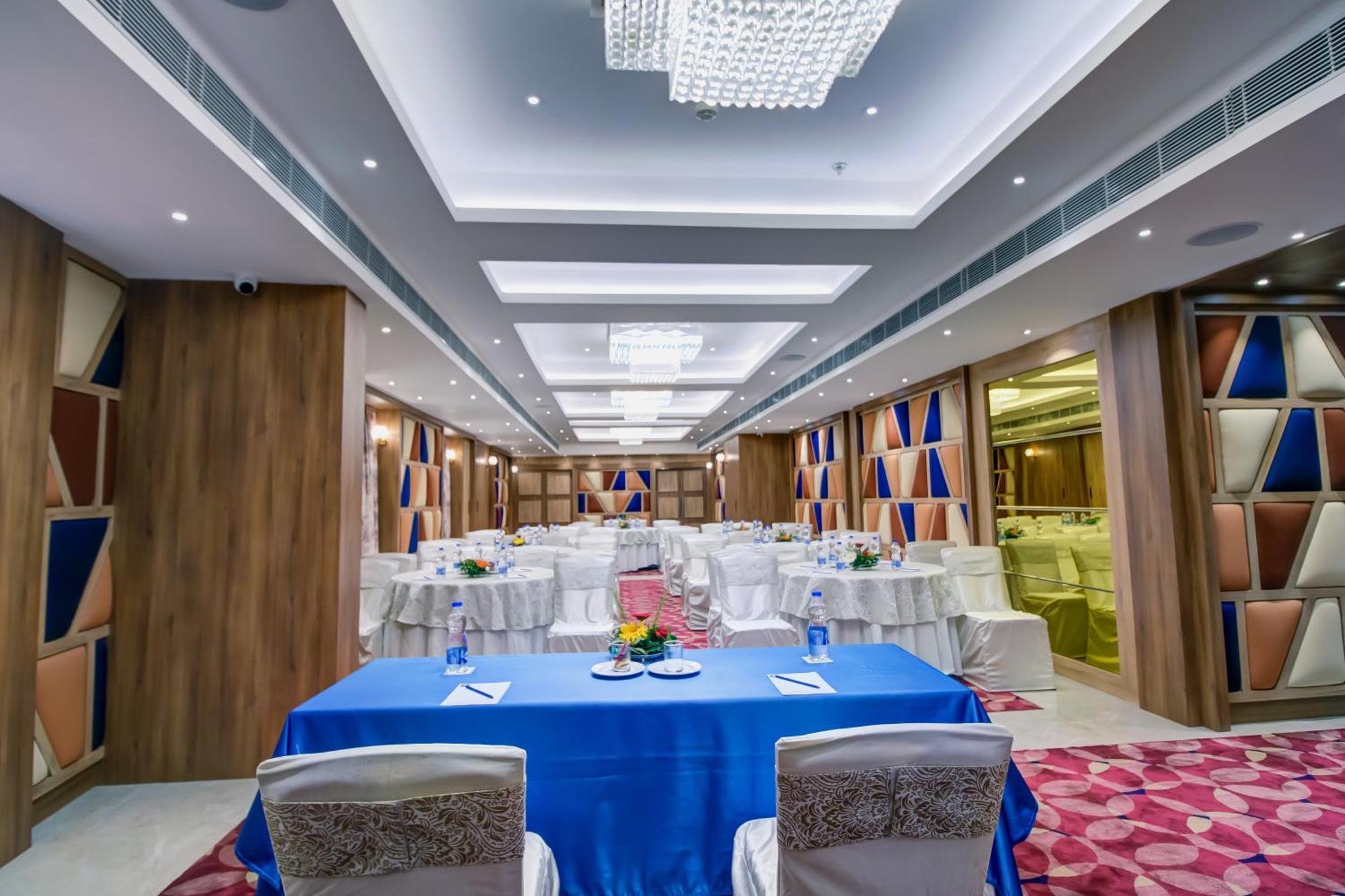 Cozzet Victoria Hotel Бхубанешвар Екстериор снимка