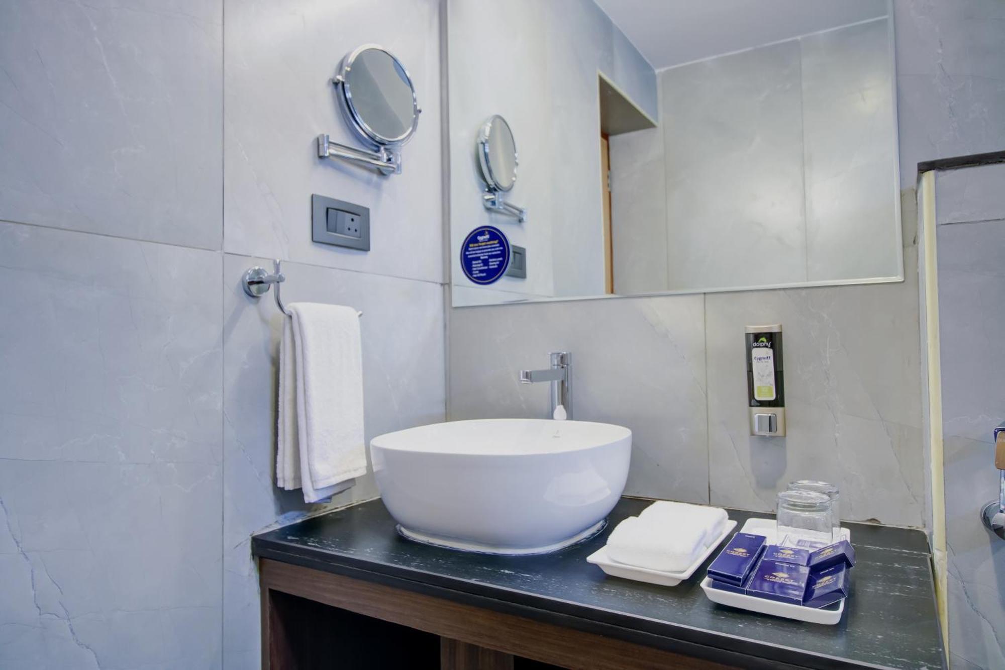 Cozzet Victoria Hotel Бхубанешвар Екстериор снимка